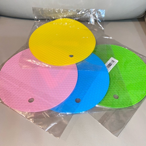 Other - Silicone Insulation Mat Kitchen Table Supplies - 4 counts
